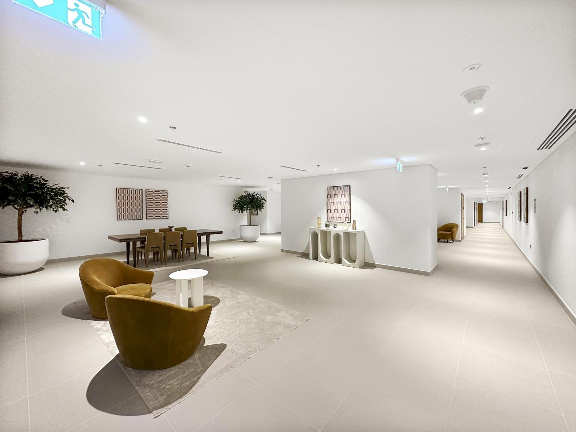 Vayk - Luxury 1 Bd In Downtown Apartment *