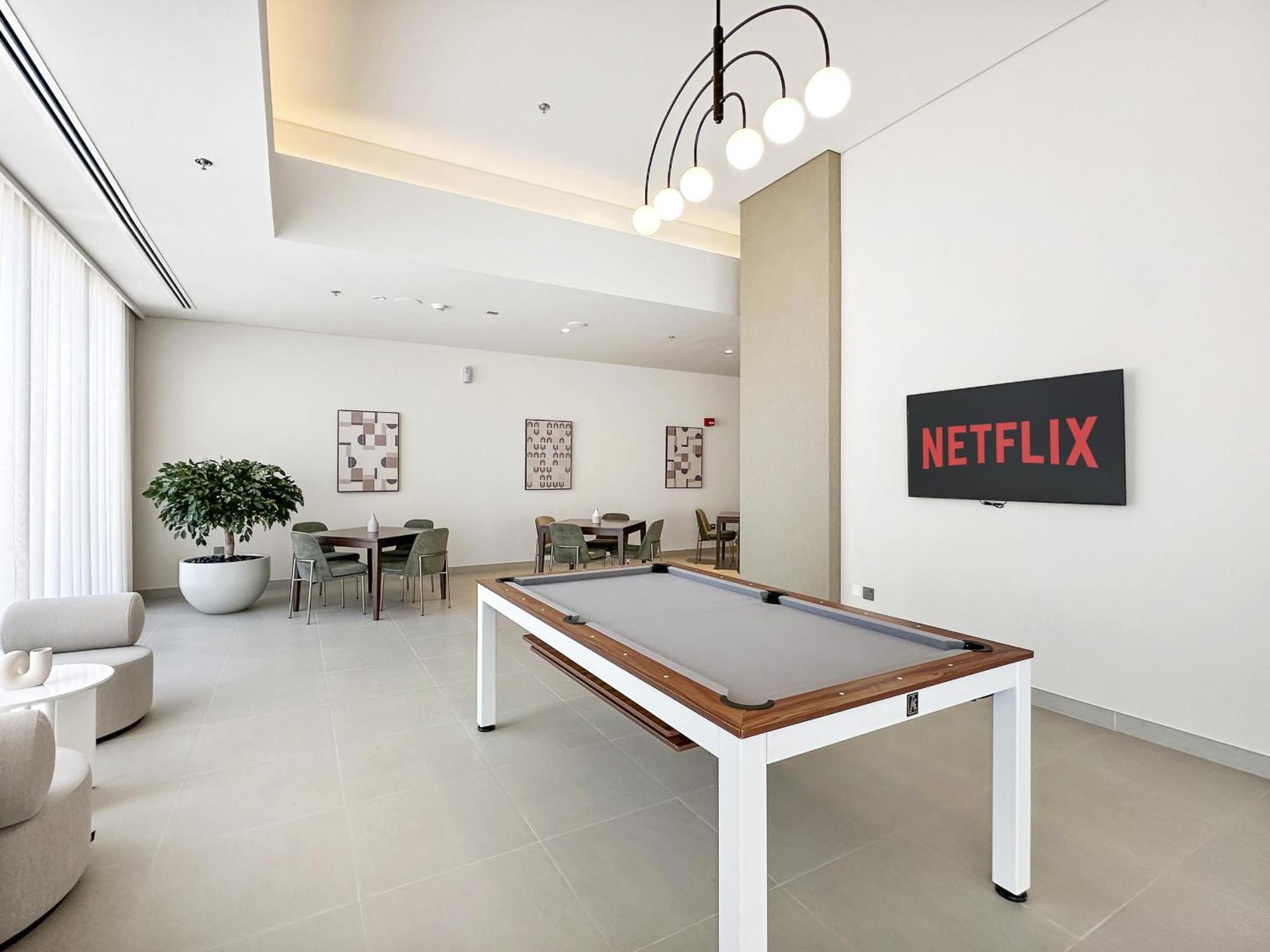 Vayk - Luxury 1 Bd In Downtown Apartment