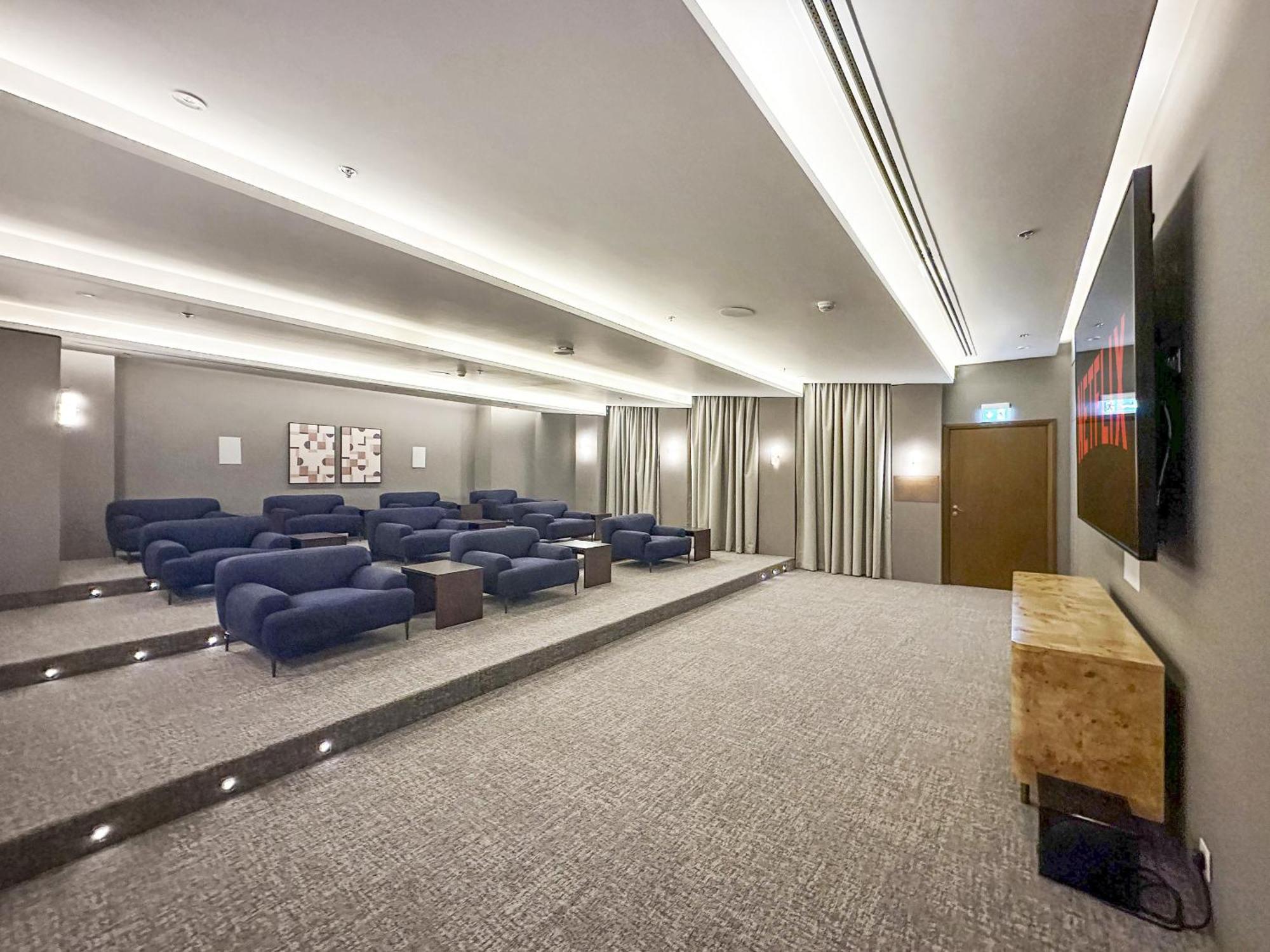 Vayk - Luxury 1 Bd In Downtown Apartment