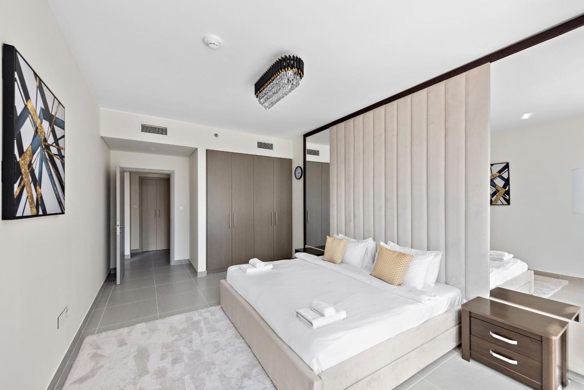 Vayk - Luxury 1 Bd In Downtown Apartment *